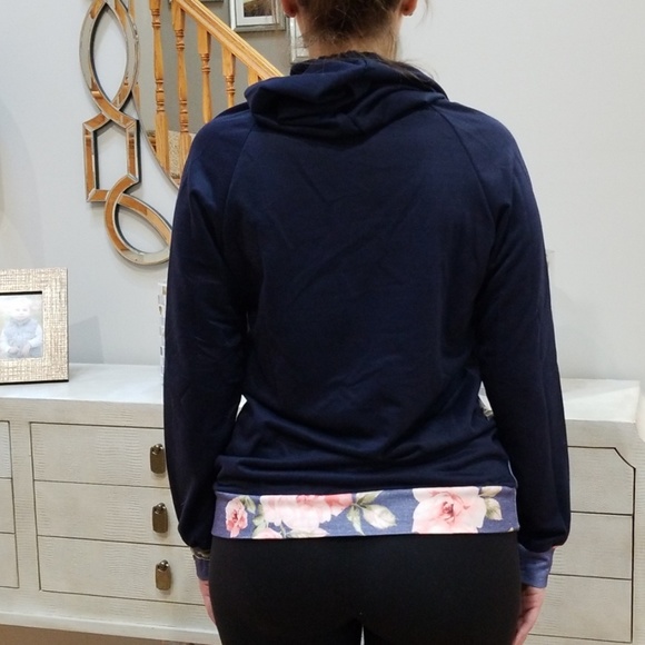 NEW Women's Long sleeve cowl neck floral hoodie S - Picture 4 of 4